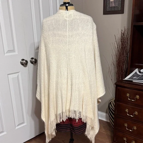 LC Lauren Conrad Ivory Knit Cape/Shawl - Picture 4 of 4
